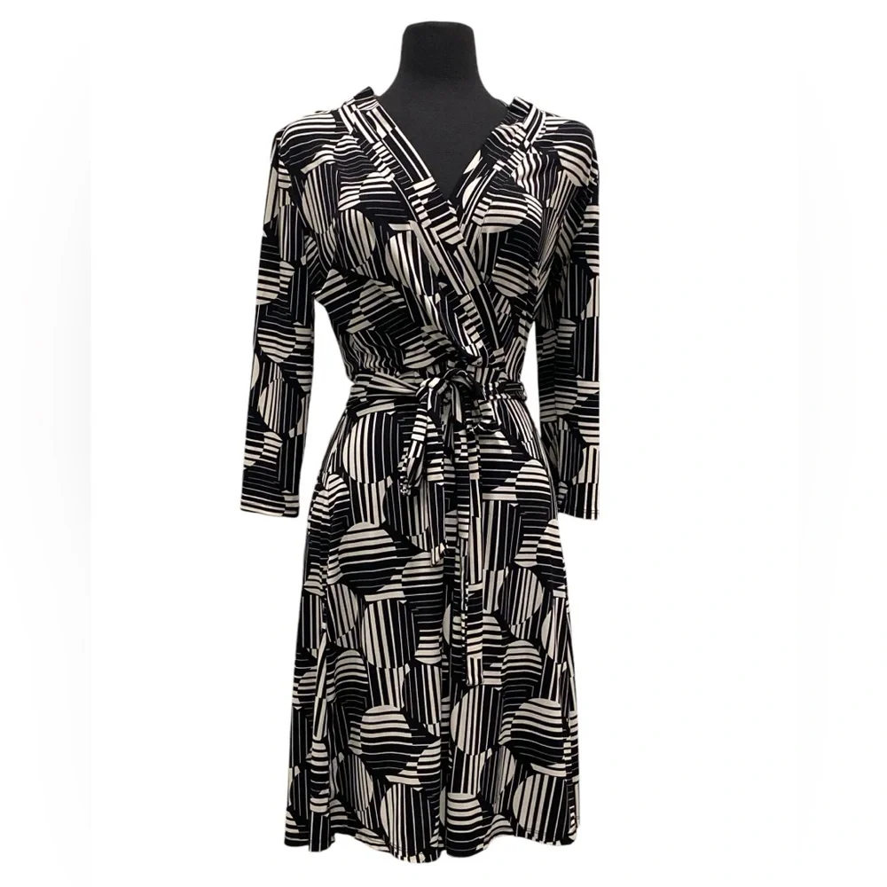 Liz Claiborne Black White Geometric V Neck Dress with Belt - NEW Size M